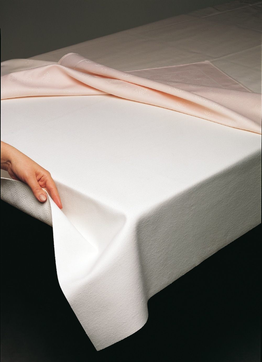 130 x 450cm Unterlage eckig für alle Tischdecken rutschfeste Tischunterlage als idealer Schutz für Tisch LILENO HOME Molton Tischpolster als Tischdeckenunterlage in weiß - wasserdichte u